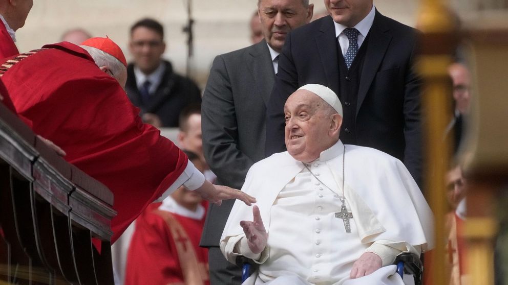 El Papa salió a saludar