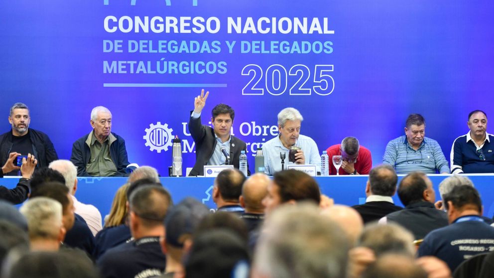 Kicillof se mostró en una cto de la UOM en Mar del Plata y mandó un mensaje de unidad a la interna del PJ.