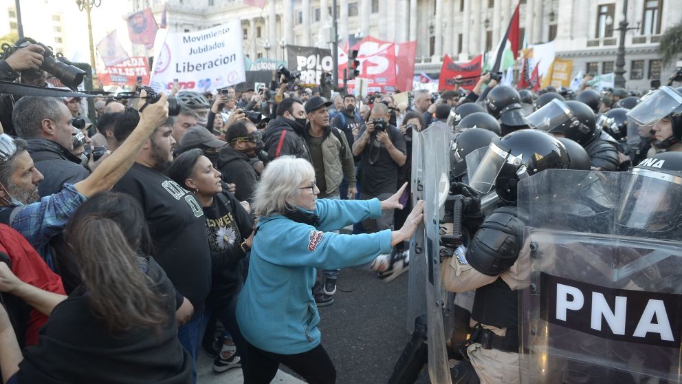La marcha de jubilados de este miércoles tendrá el apoyo de la CGT y organizaciones sociales (Crónica / Fernando Pérez Ré).
