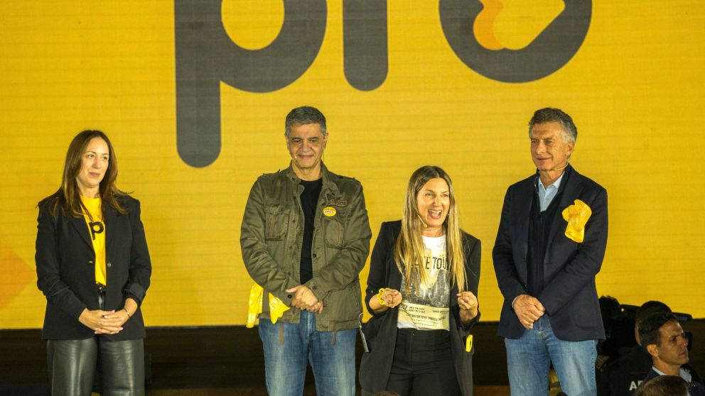 Con Macri en el escenario y una estética vintage, el PRO lanzó la campaña electoral en la Ciudad