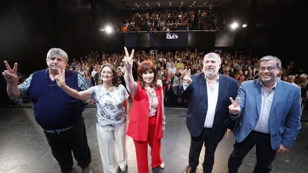 En una carta abierta, el kirchnerismo rechazó el desdoblamiento de las elecciones bonaerenses que impulsa el Gobernador Kicillof.