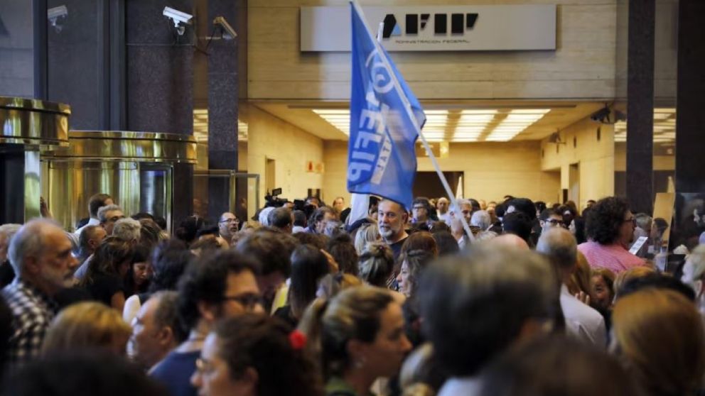 Los sindicatos denuncian ajustes salariales e iniciaron un plan de lucha