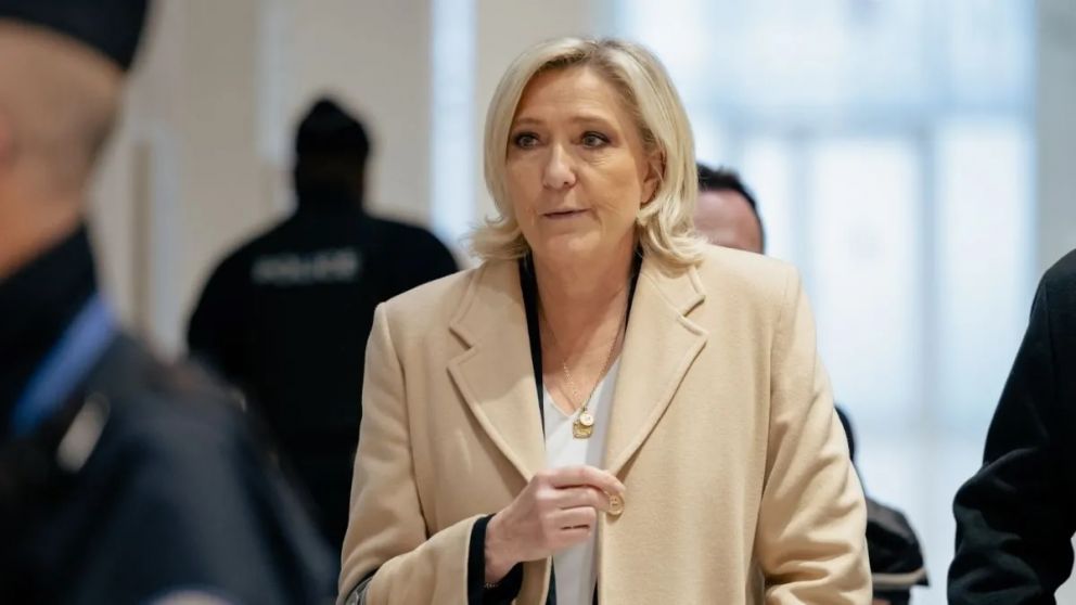 Hallan culpable a Marine Le Pen de malversación de fondos