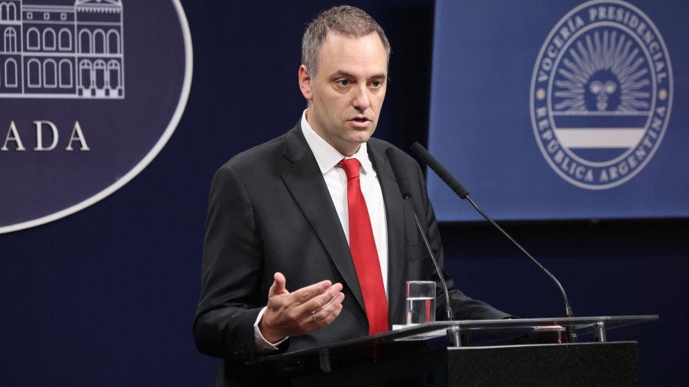 Adorni sostuvo que Brom todavía "no tiene toda la información"