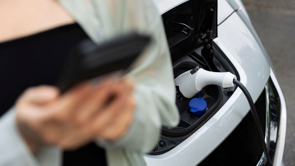 Autos eléctricos (Freepik)