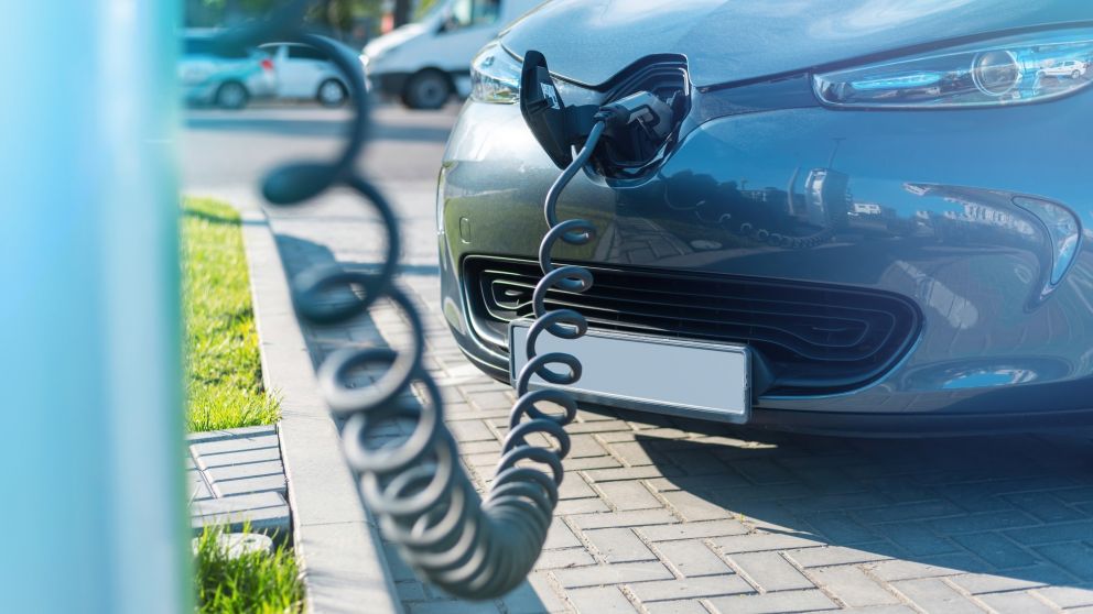Autos el�ctricos (Freepik)