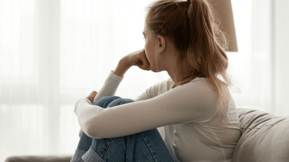 Mujeres sin pareja en Letonia: la falta de hombres afecta la vida amorosa