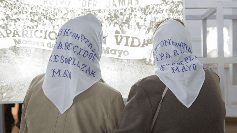 Manuel Adorni sería el encargado de publicar la pieza audiovisual que remarcará el concepto de "memoria completa"
