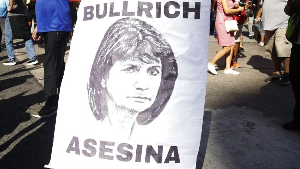 Dirigentes salieron a pegarle a Bullrich por difundir en estaciones de tren amenazas de represión en marcha de jubilados