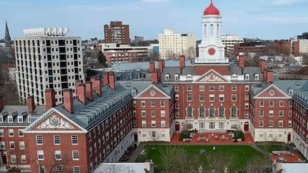 Harvard garantizará educación sin costo para estudiantes de familias de ingresos medios y bajos