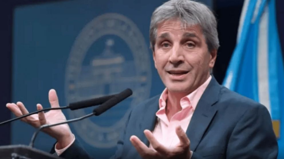 Caputo admitió que no está definido el monto con el FMI y no ratificó el crawling al 1%