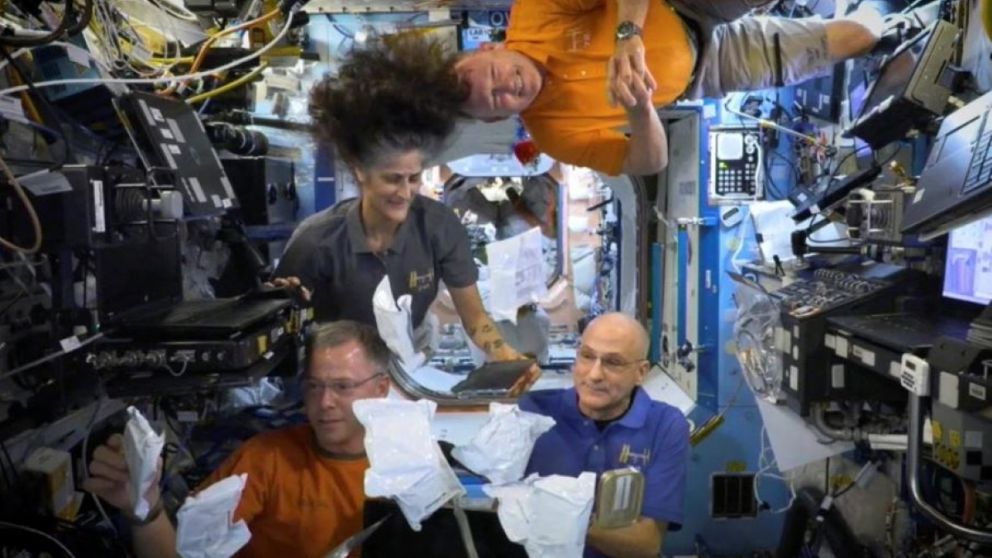 Sunita Williams, Barry "Butch" Wilmore, Nick Hague y el cosmonauta ruso Aleksandr Gorbunov regresan a la Tierra