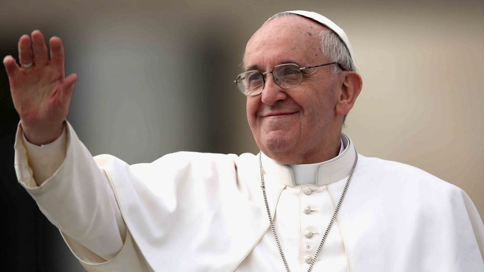 "La guerra es absurda, desarmemos la Tierra", tituló Francisco su carta