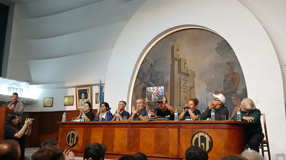 Anuncio en el Salón Felipe Vallese
