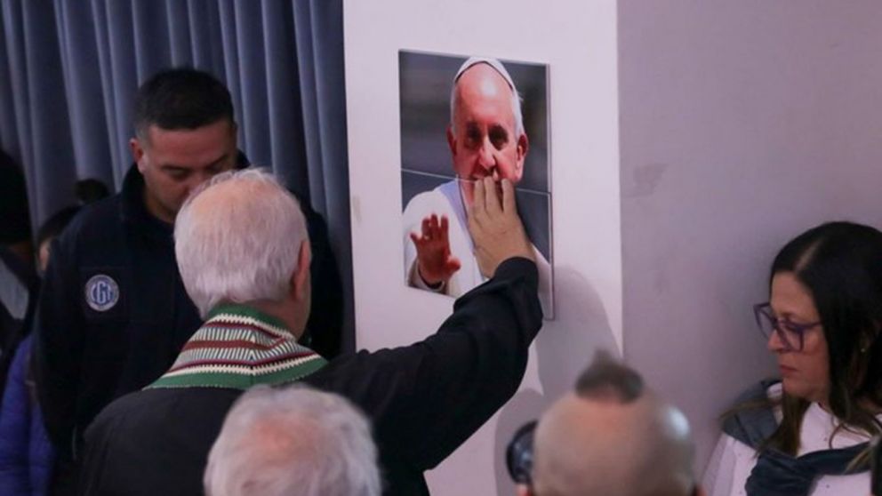 El jueves en el auditorio Felipe Vallese se bendijo una imagen de Francisco