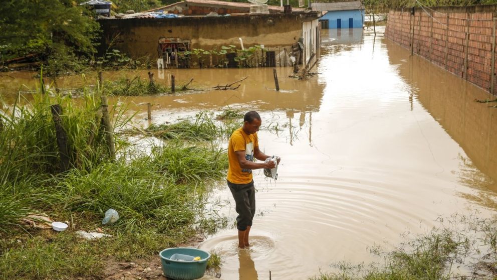Tras la inundaci�n, Bah�a Blanca recibe ayuda humanitaria para poder volver a poner de pie a la ciudad.