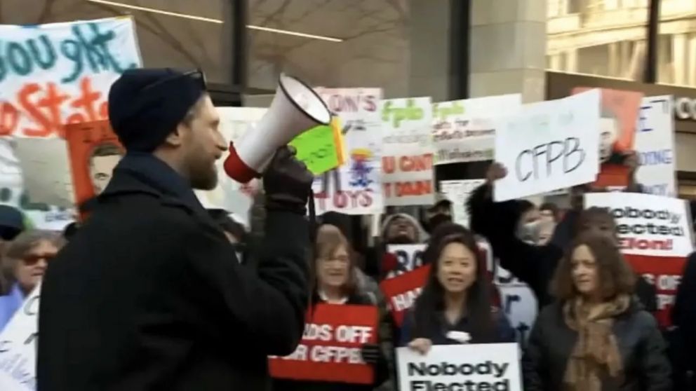 Según CNN, hasta la fecha fueron despedidos al menos 103.452 empleados públicos