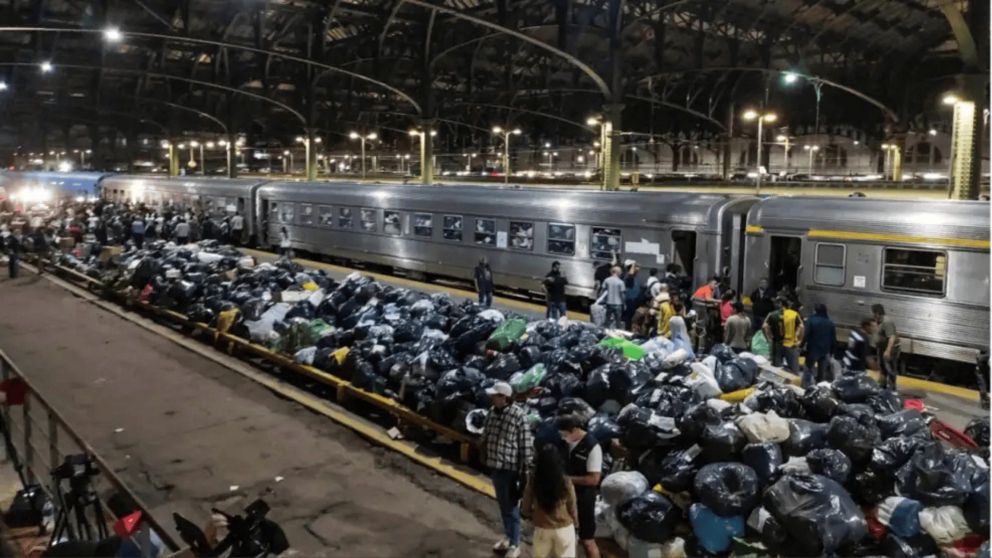 El Tren Solidario partió rumbo a Bahía Blanca, pero antes tiene previsto parar en Cañuelas, San Miguel del Monte y Las Flores