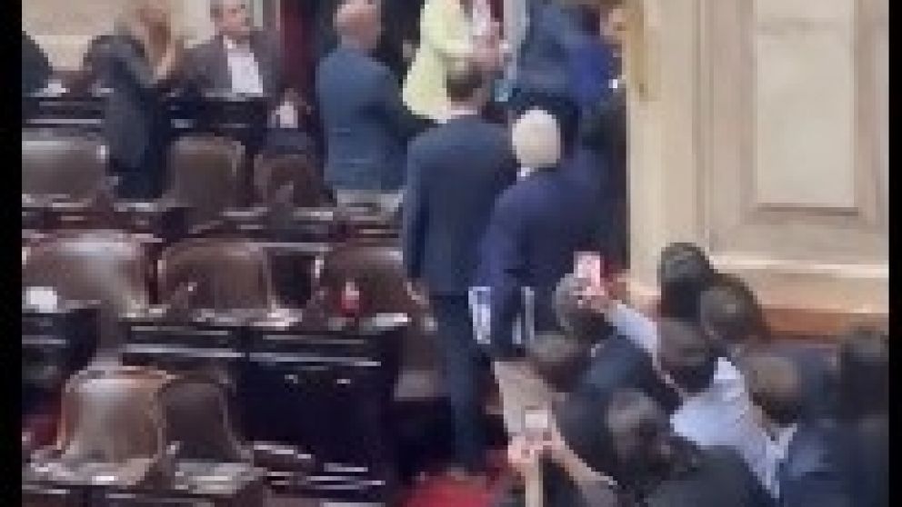 La sesión de Diputados terminó en escándalo
