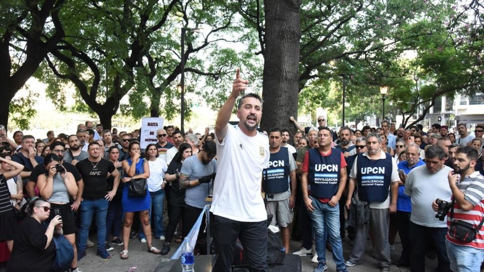 Los despidos de estatales en la agenda de la central obrera