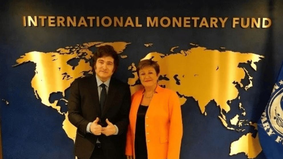 El presidente Javier Milei firmó este lunes el DNU para habilitar el acuerdo con el FMI.