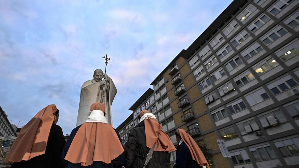 Las visitas al Papa Francisco son limitadas a lo "estrictamente necesario"