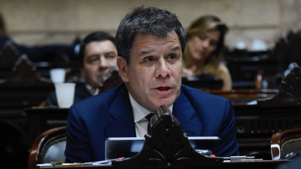 Facundo Manes denunció penalmente a Santiago Caputo