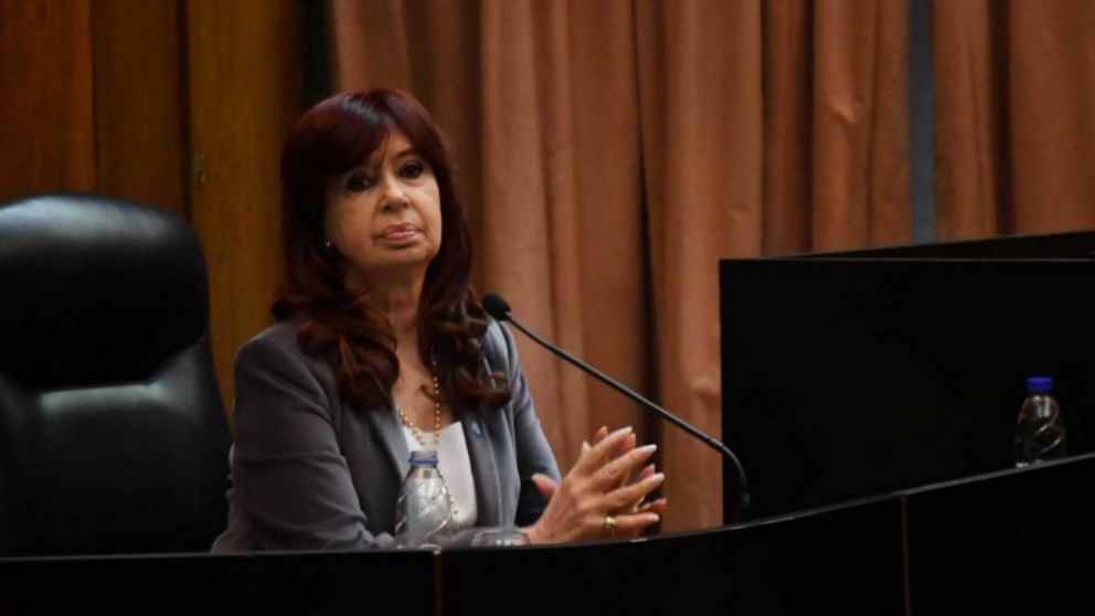 Cristina Kirchner cruzó a Javier Milei en redes sociales