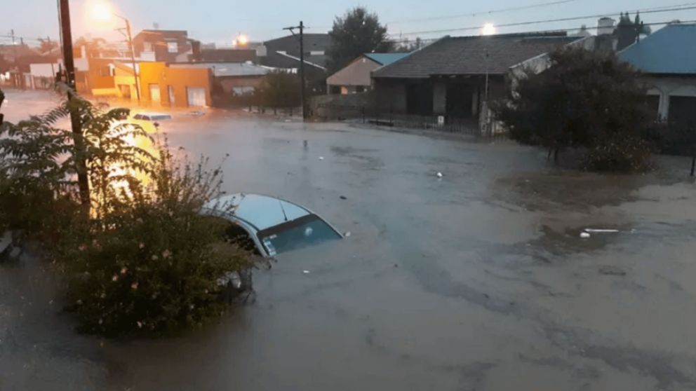 "Se está colaborando entre Gobierno nacional y provincial por el temporal de Bahía Blanca, poniendo a disposición recursos", afirmaron