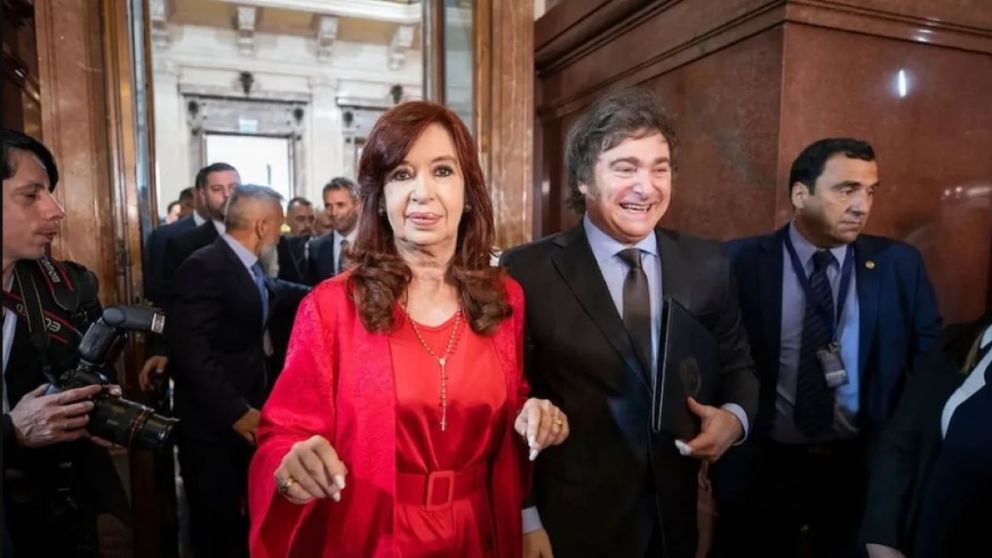Cristina Kirchner arremetió contra Javier Milei: "Estafador global, rodeado de coimeros locales"