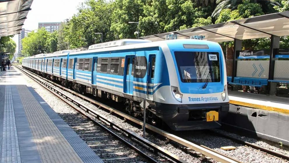 Una línea de tren no tiene servicio por falta de suministro eléctrico