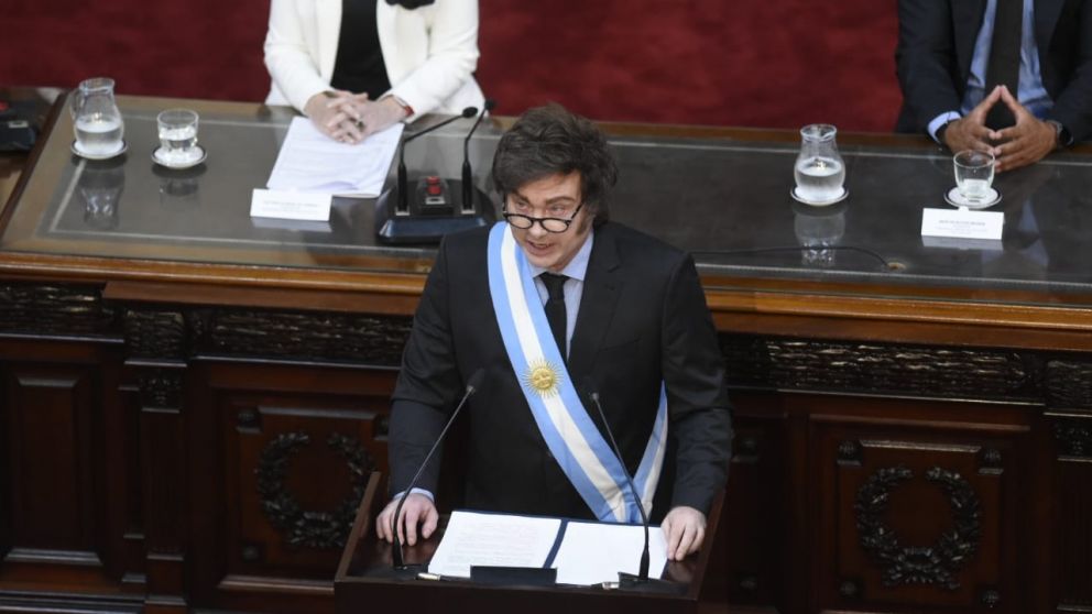 Javier Milei y un duro mensaje a los que piden una devaluación del peso frente al dólar.