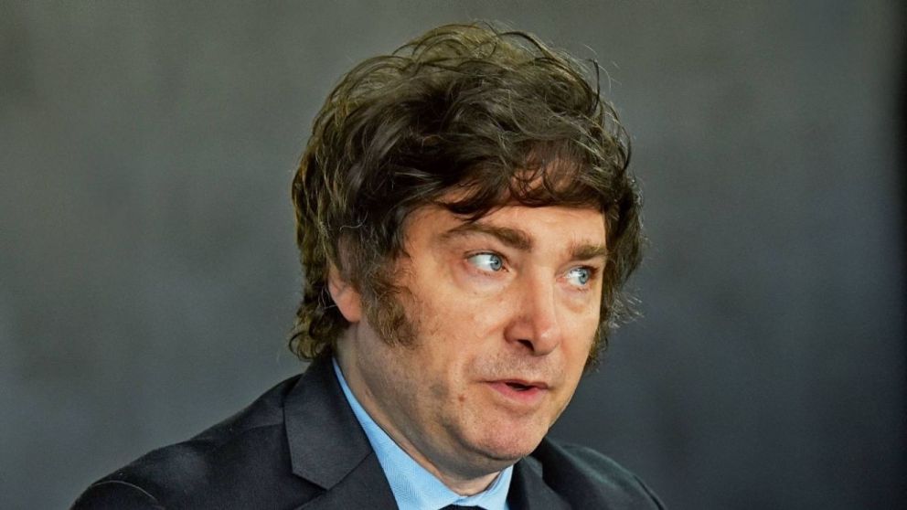 Javier Milei aseguró que los supuestos pedidos de coimas "no dejan de ser chimentos de peluquería"