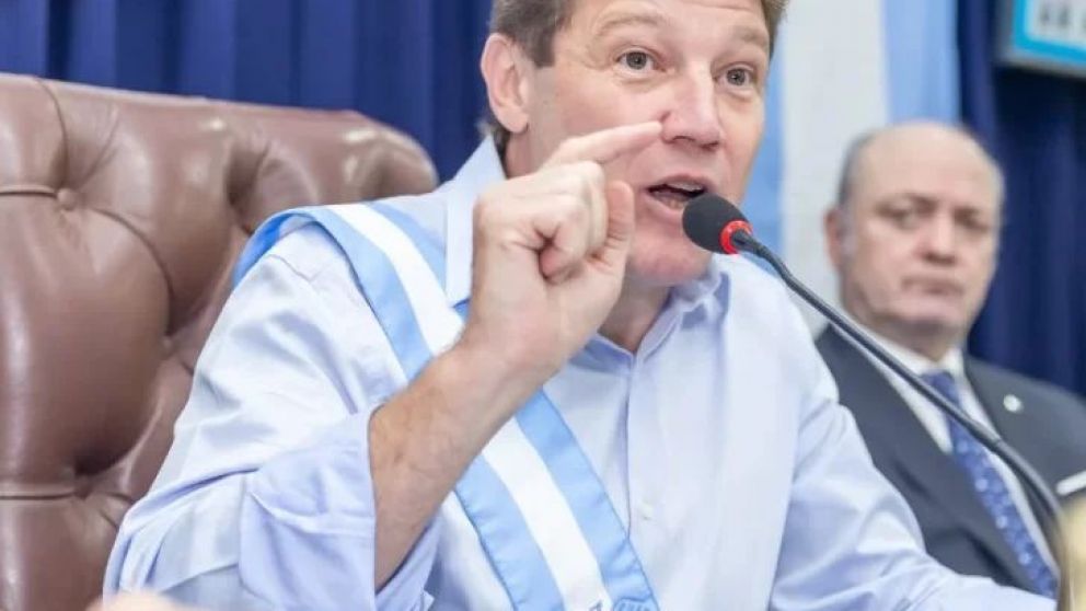 Fue al inaugurar el período de sesiones de la Legislatura. Consideró que "este es un paso crucial hacia la autonomía energética" de su provincia.