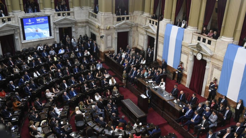 Un recinto semi vacío por las ausencias opositoras, que fueron blanco de las críticas del gobierno