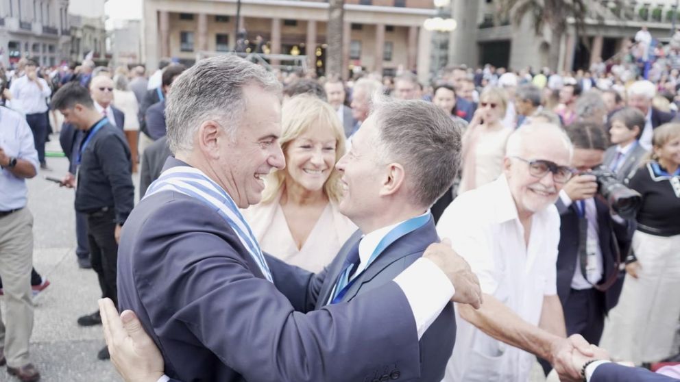 Fernando Gray participó de la asunción de Yamandú Orsi como presidente de Uruguay