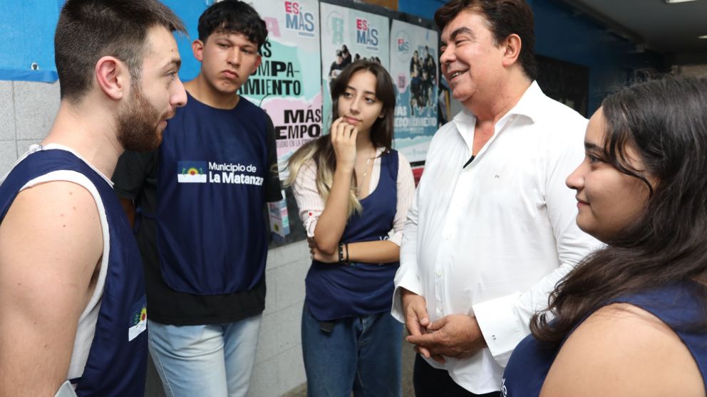 La Matanza se prepara para el ciclo lectivo pintando las escuelas junto a las Juventudes Solidarias