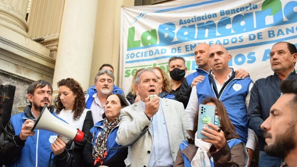 Bancarios, Aceiteros, ATE y la Ctera entre los firmantes del documento crítico