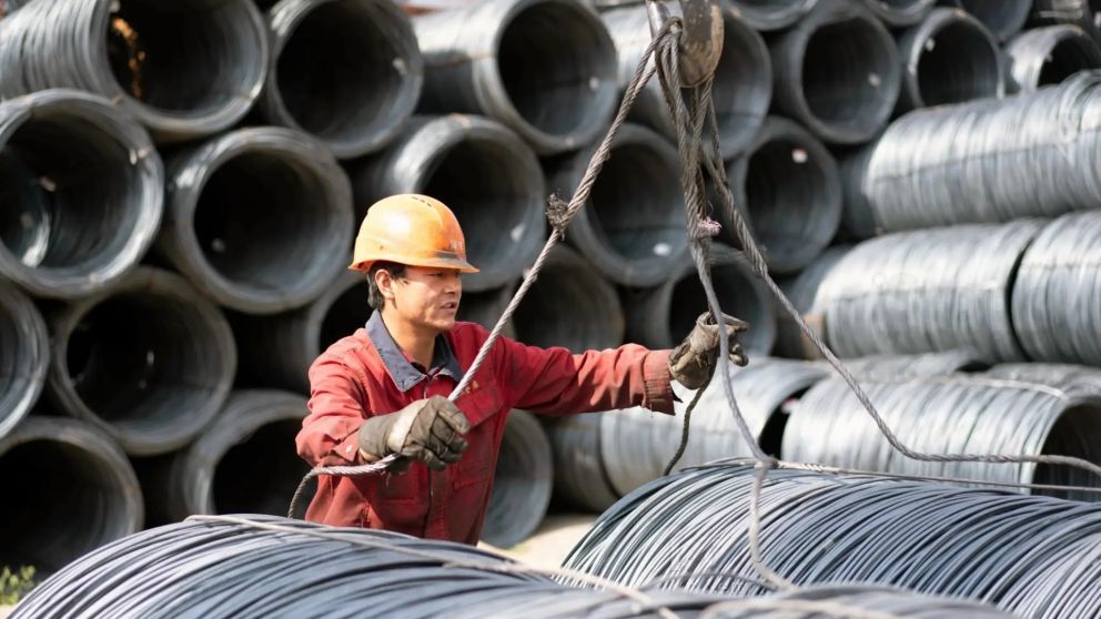 Por la recesi�n, cae fuerte producci�n de acero