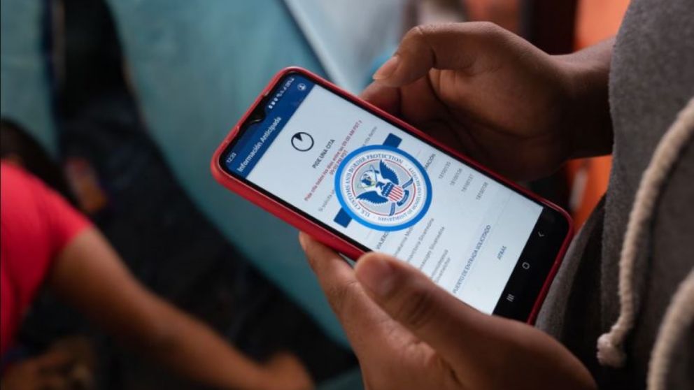 La aplicación CBP One, que permitía a migrantes entrar a EEUU, dejó de funcionar en enero