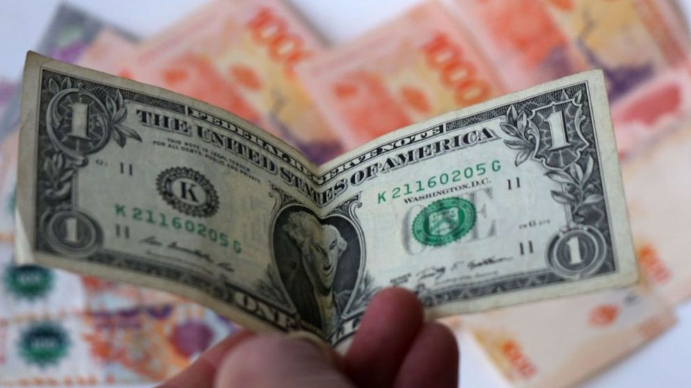 Los consumidores podr�n optar entre pagar en pesos o en d�lares con su tarjeta de d�bito