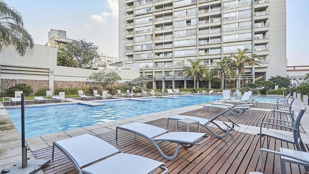 Diez monoambientes para alquilar en San Telmo desde 370 dólares mensuales con piscina y amenities de lujo