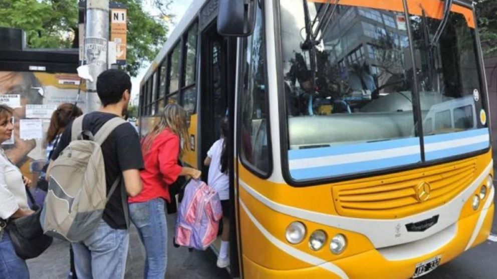 Las empresas recibieron los fondos que exigían al Gobierno bonaerense y no hay paro