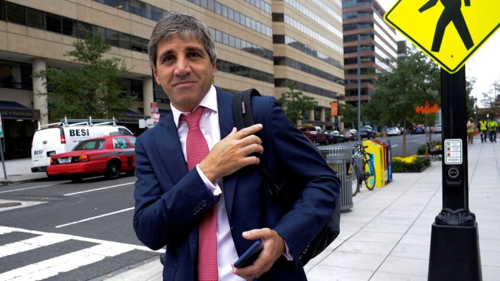 "Este gobierno nunca se va a mover un cent�metro del orden fiscal y monetario", prometi� Caputo