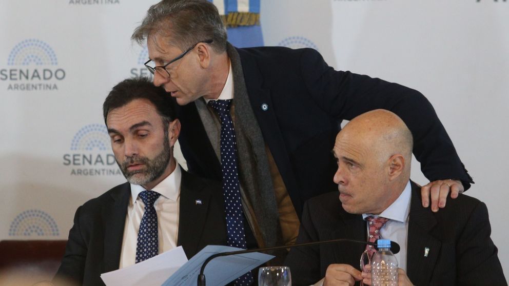 Ezequiel Atauche (LLA), Eduardo Vischi (UCR) y Bartolomé Abdala (LLA)