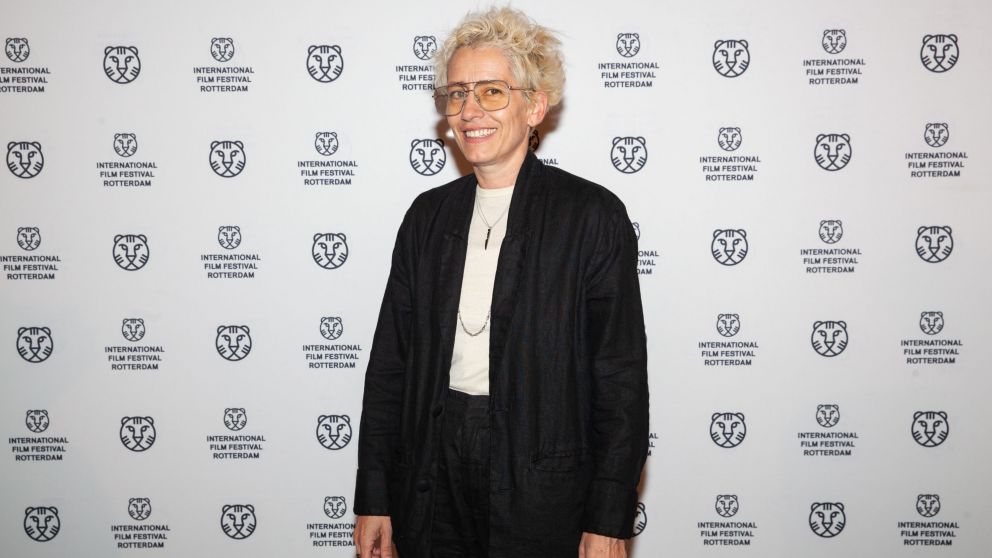 La talentosa directora de Los Rubios regresó a Rotterdam para reflexionar sobre el cine, la actualidad política y su último film íCaigan las rosas blancas!