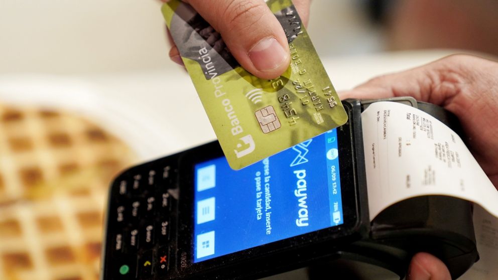 posnet tarjeta credito debito pago en restaurante fotos martin bonetto