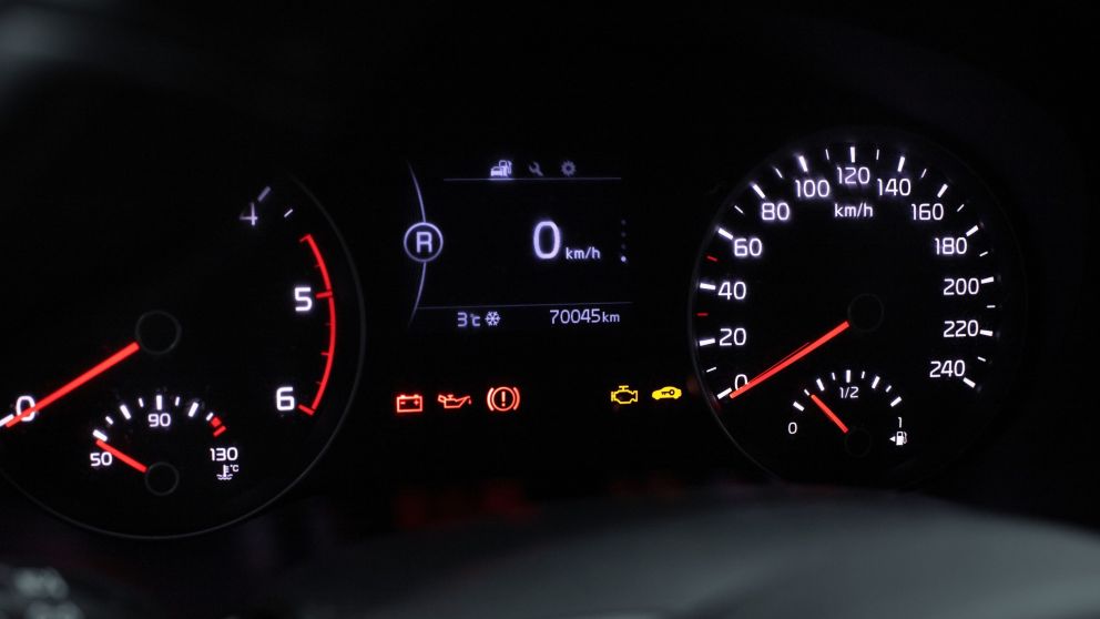 Tablero de auto (Freepik)