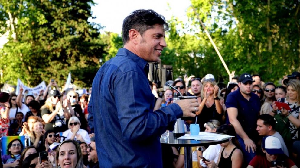 A través de mateadas en plazas, Kicillof retoma los encuentros de cercanía con los vecinos bonaerenses
