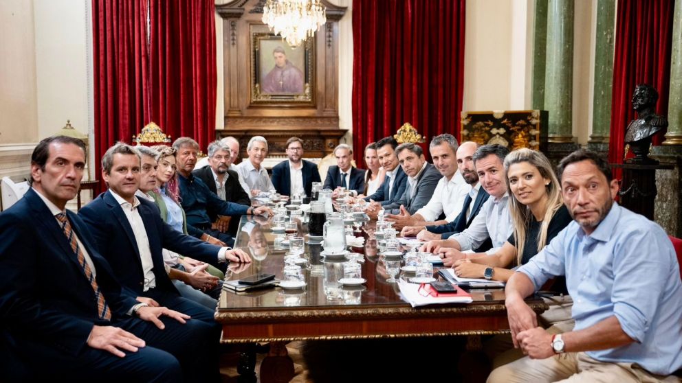 El Gobierno apura las negociaciones con la oposición para suspender las PASO